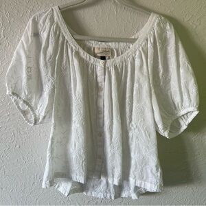Universal Thread White Button-Up Blouse